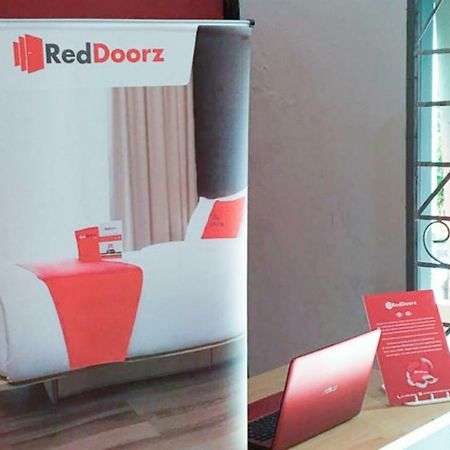 Hotel Reddoorz @ Simpang Lima Jupiter Sorong Exterior foto