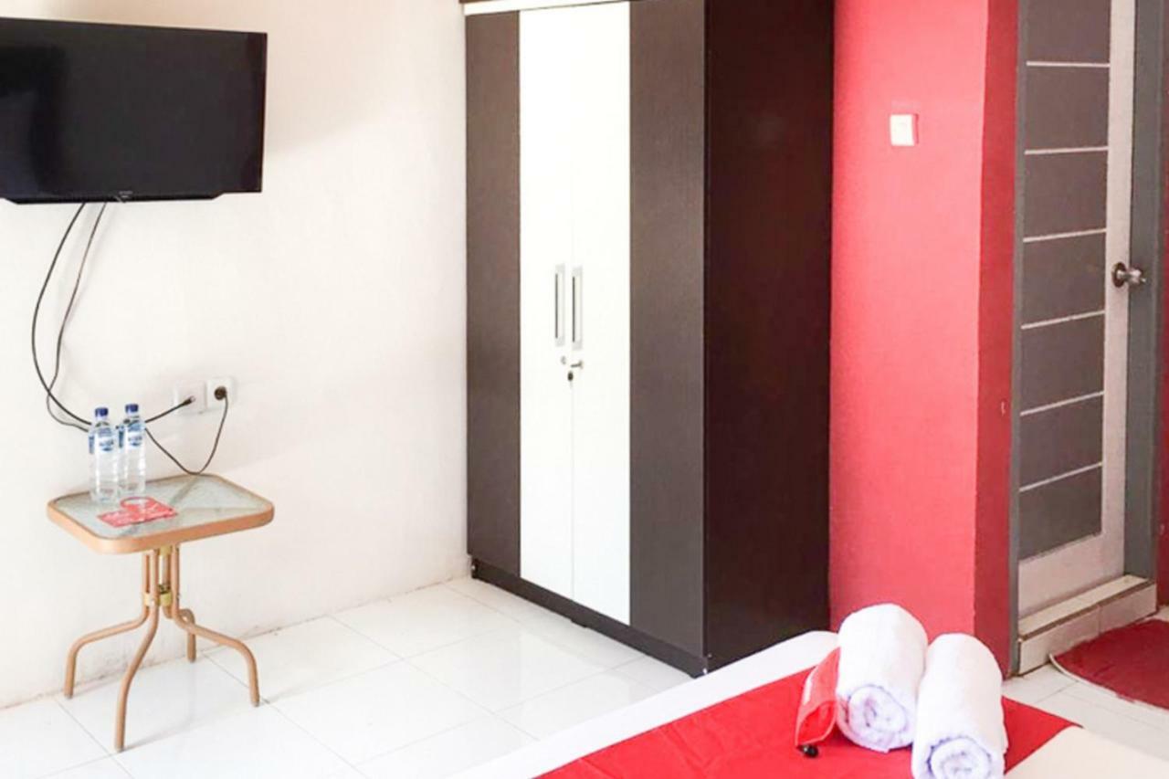 Hotel Reddoorz @ Simpang Lima Jupiter Sorong Exterior foto